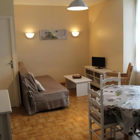 T2 Lumineux Au Centre-ville De La Roche-posay, Proche Thermes, Avec Wi-fi Et Lave-linge Apartamento