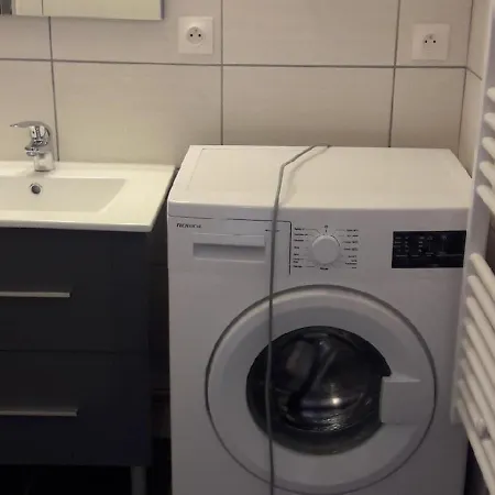T2 Lumineux Au Centre-ville De La Roche-posay, Proche Thermes, Avec Wi-fi Et Lave-linge Apartamento La Roche-Posay