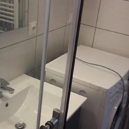 T2 Lumineux Au Centre-ville De La Roche-posay, Proche Thermes, Avec Wi-fi Et Lave-linge La Roche-Posay