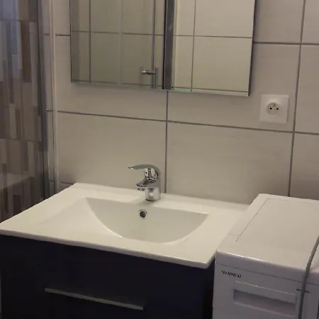 T2 Lumineux Au Centre-ville De La Roche-posay, Proche Thermes, Avec Wi-fi Et Lave-linge - Fr-1-541-1 Apartment *