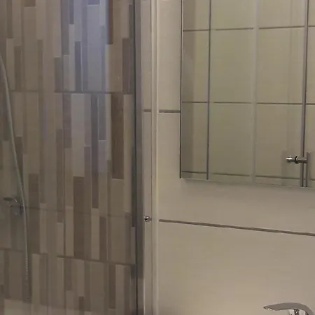 T2 Lumineux Au Centre-ville De La Roche-posay, Proche Thermes, Avec Wi-fi Et Lave-linge - Fr-1-541-1 La Roche-Posay