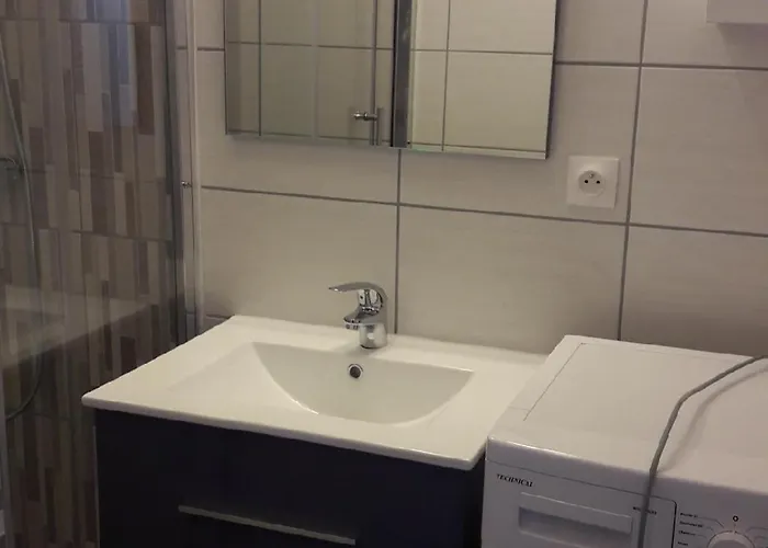 T2 Lumineux Au Centre-ville De La Roche-posay, Proche Thermes, Avec Wi-fi Et Lave-linge - Fr-1-541-1 Apartamento *